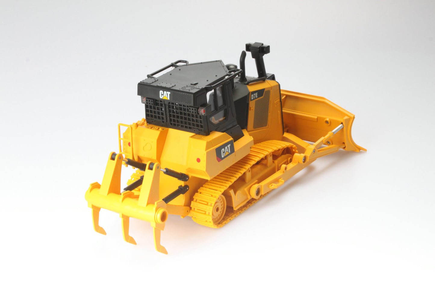 1:24 RC CAT D7E Track Type Tractor