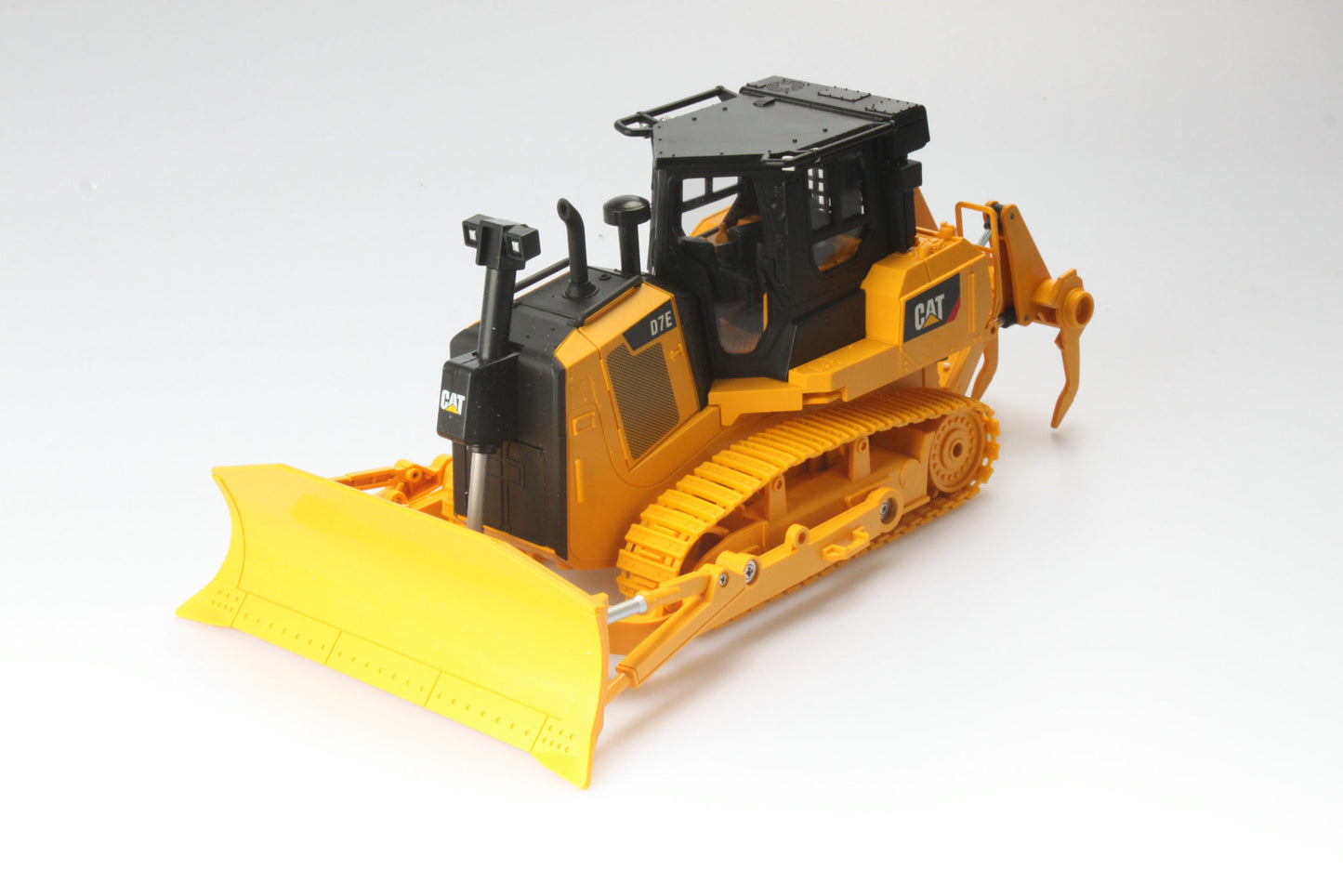 1:24 RC CAT D7E Track Type Tractor