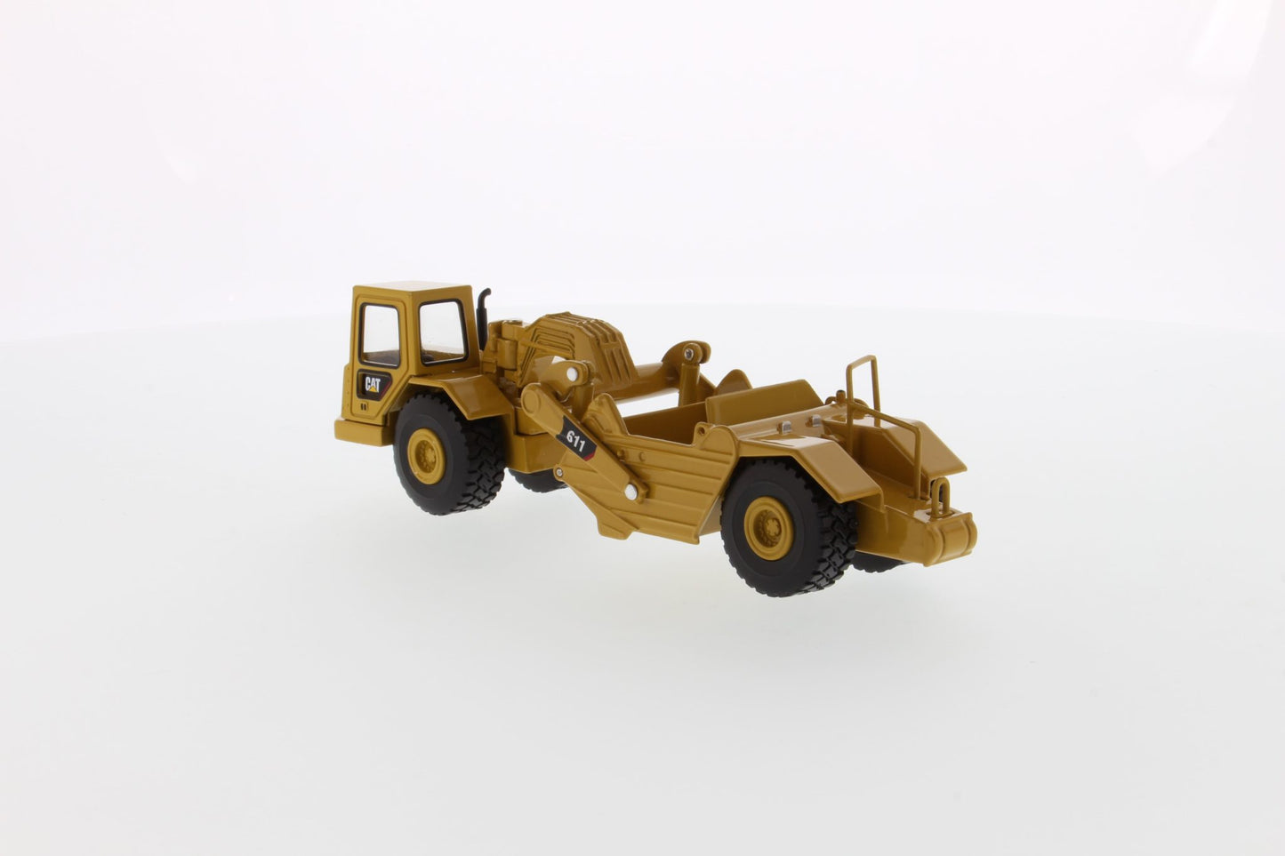 1:64 Cat Wheel Tractor 611 Scraper