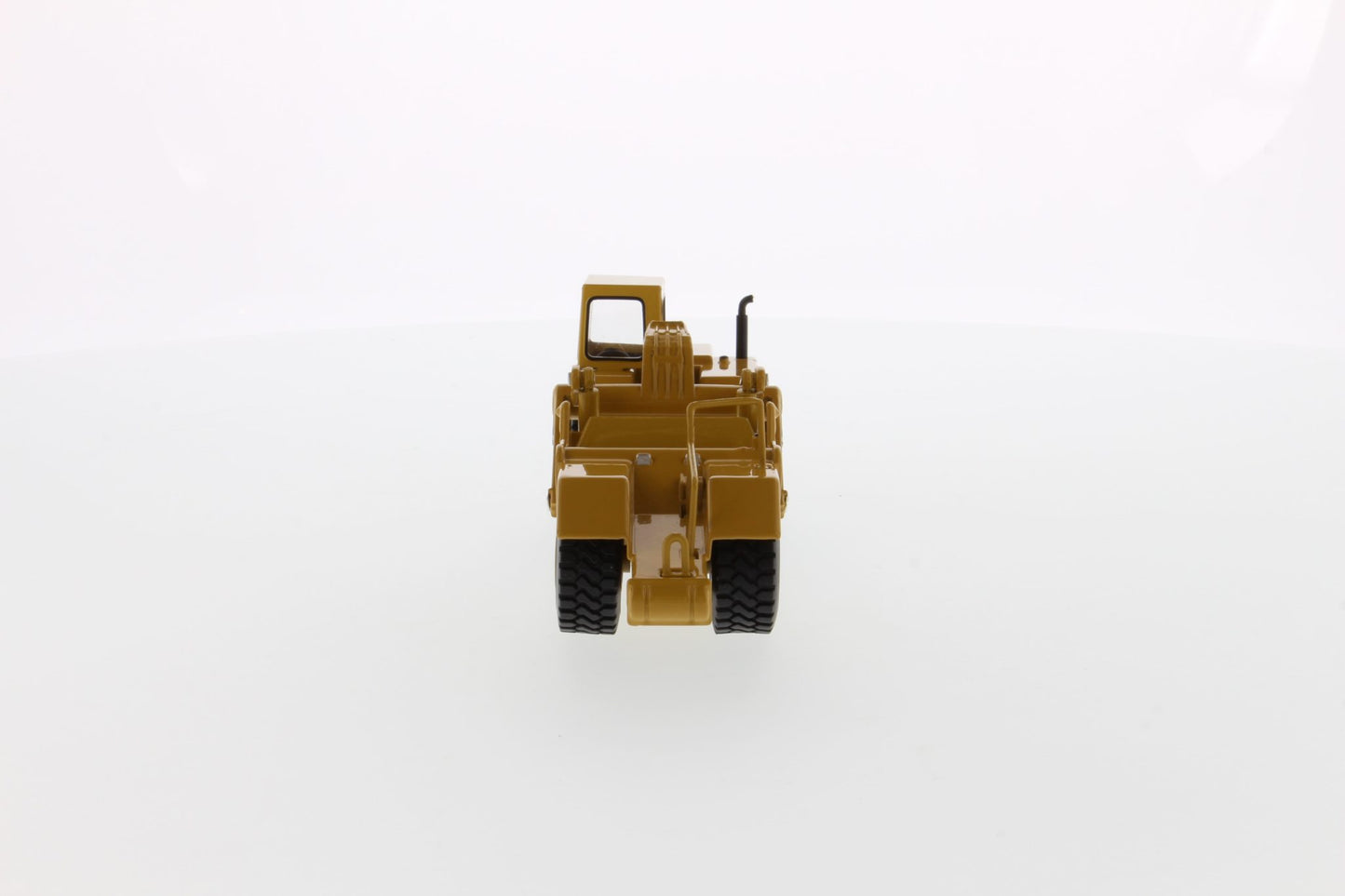 1:64 Cat Wheel Tractor 611 Scraper