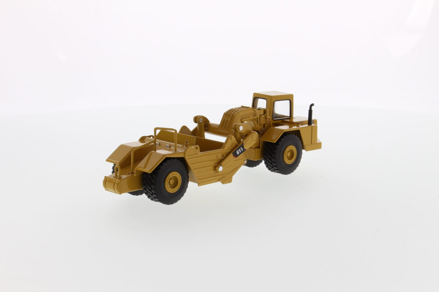 1:64 Cat Wheel Tractor 611 Scraper