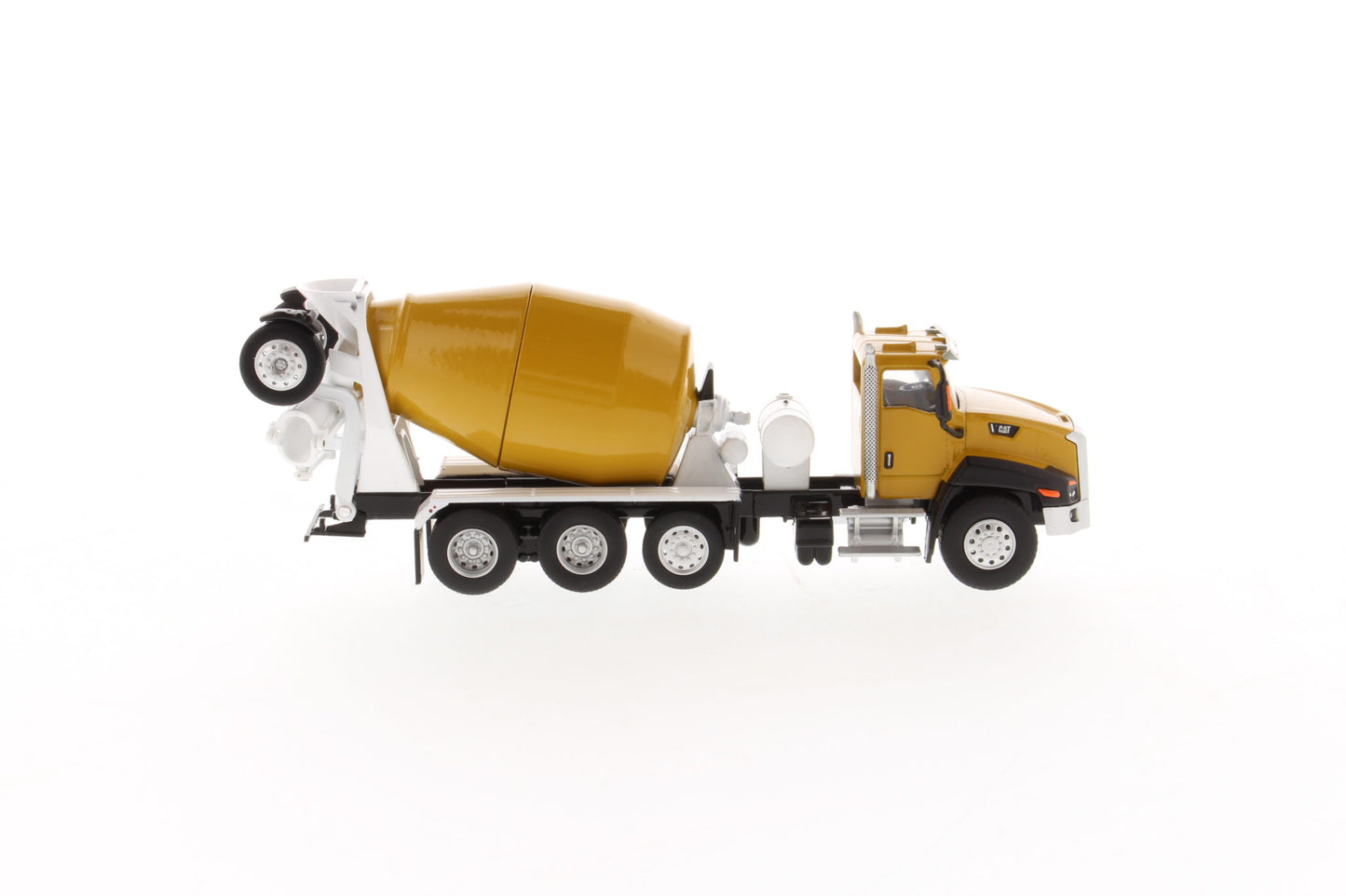 1:64 Cat CT660 McNeilus Bridgemaster Concrete-Mixer